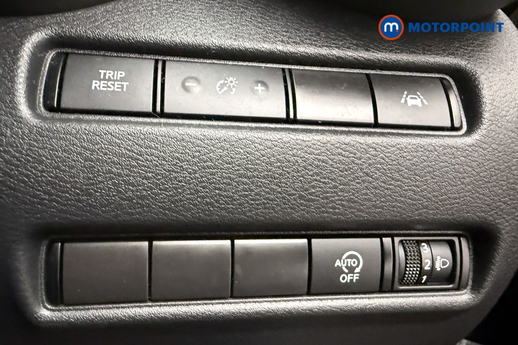 Nissan Juke N-Connecta Manual Petrol SUV - Stock Number (1647767) - 17th supplementary image