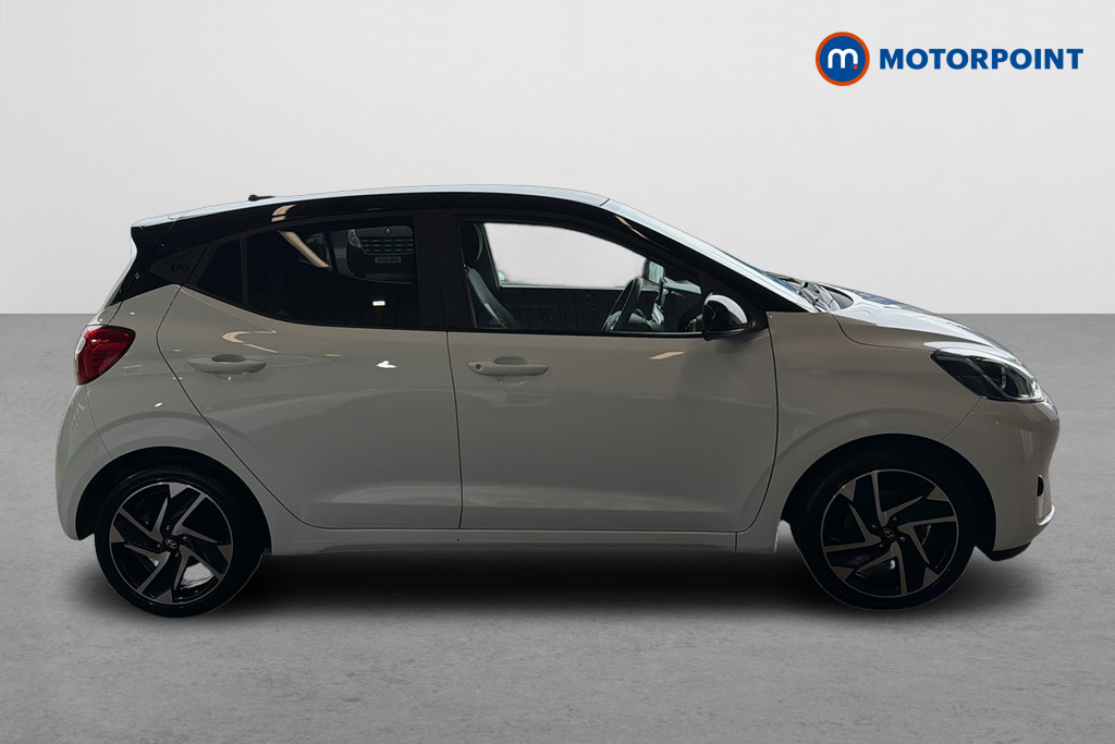 Hyundai I10 Premium Automatic Petrol Hatchback - Stock Number (1648601) - Passenger side