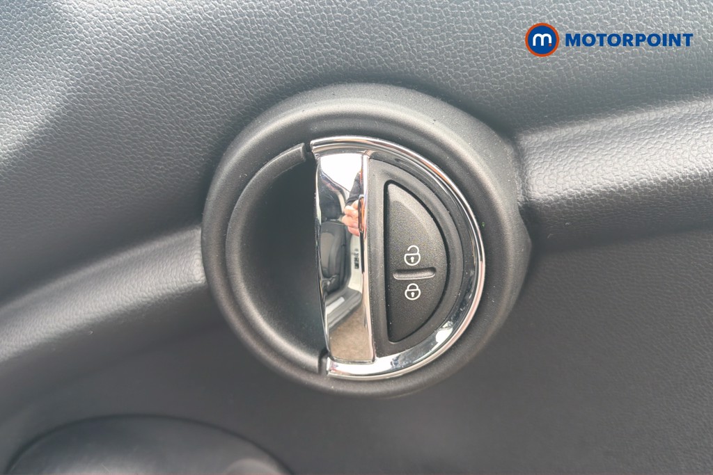 Mini Hatchback Cooper Classic Manual Petrol Hatchback - Stock Number (1639044) - 42nd supplementary image