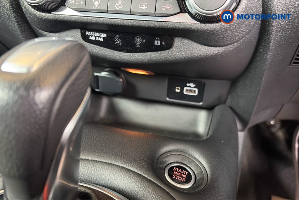 Nissan Juke N-Connecta Automatic Petrol SUV - Stock Number (1641230) - 17th supplementary image