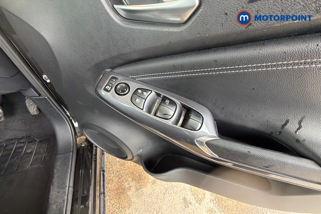 Nissan Juke N-Connecta Automatic Petrol SUV - Stock Number (1641230) - 20th supplementary image