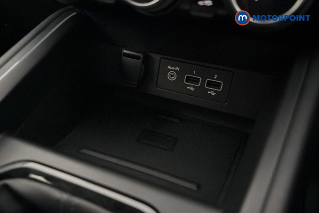 Renault Clio Evolution Manual Petrol Hatchback - Stock Number (1644600) - 17th supplementary image