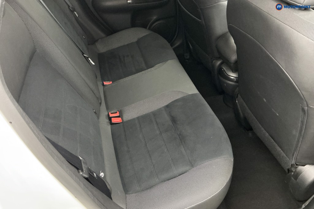 Nissan Juke N-Connecta Manual Diesel SUV - Stock Number (1645070) - 4th supplementary image