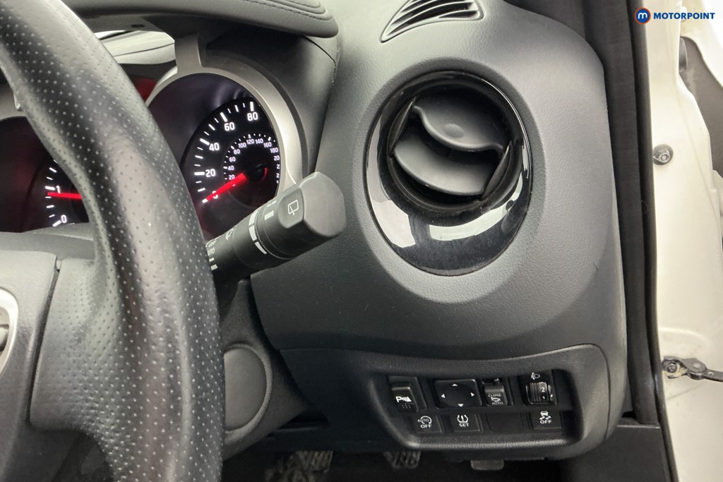 Nissan Juke N-Connecta Manual Diesel SUV - Stock Number (1645070) - 22nd supplementary image