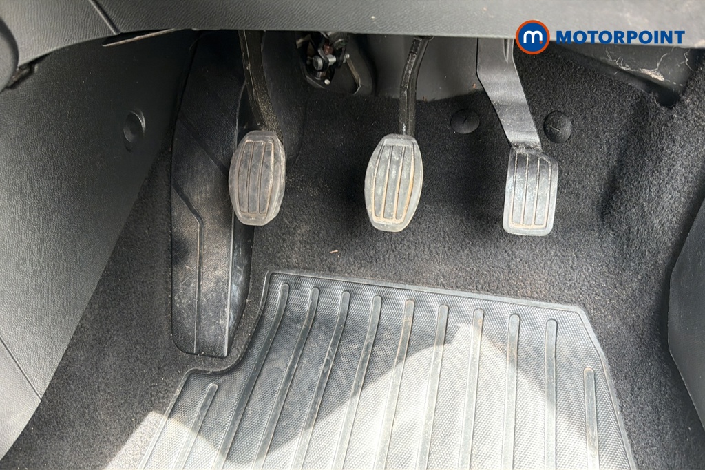 Peugeot 2008 Allure Manual Petrol SUV - Stock Number (1645391) - 24th supplementary image