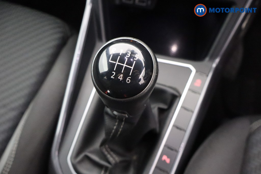 Volkswagen Polo R-Line Manual Petrol Hatchback - Stock Number (1646117) - 4th supplementary image