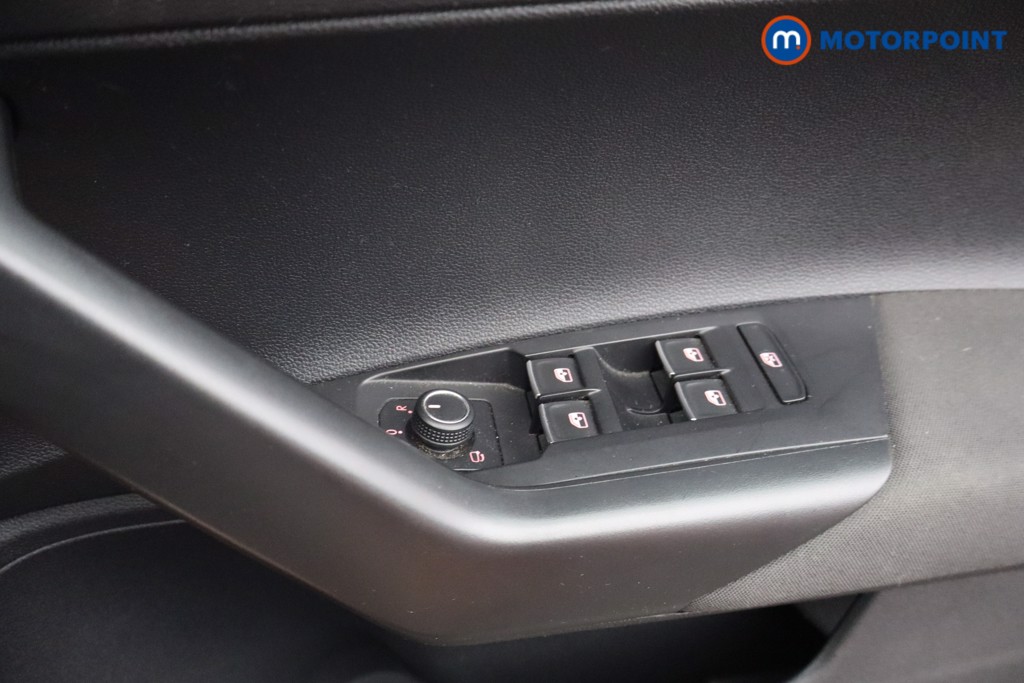 Volkswagen Polo R-Line Manual Petrol Hatchback - Stock Number (1646117) - 8th supplementary image