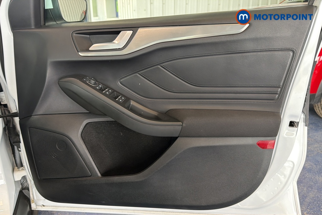 Ford Focus Titanium Manual Petrol Hatchback - Stock Number (1647142) - 18th supplementary image