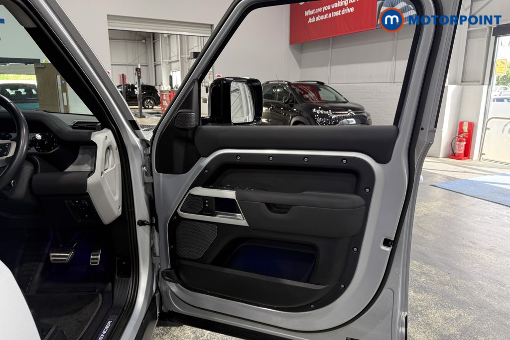 Land Rover Defender Xs Edition Automatic Petrol Plug-In Hybrid SUV - Stock Number (1647151) - 30th supplementary image