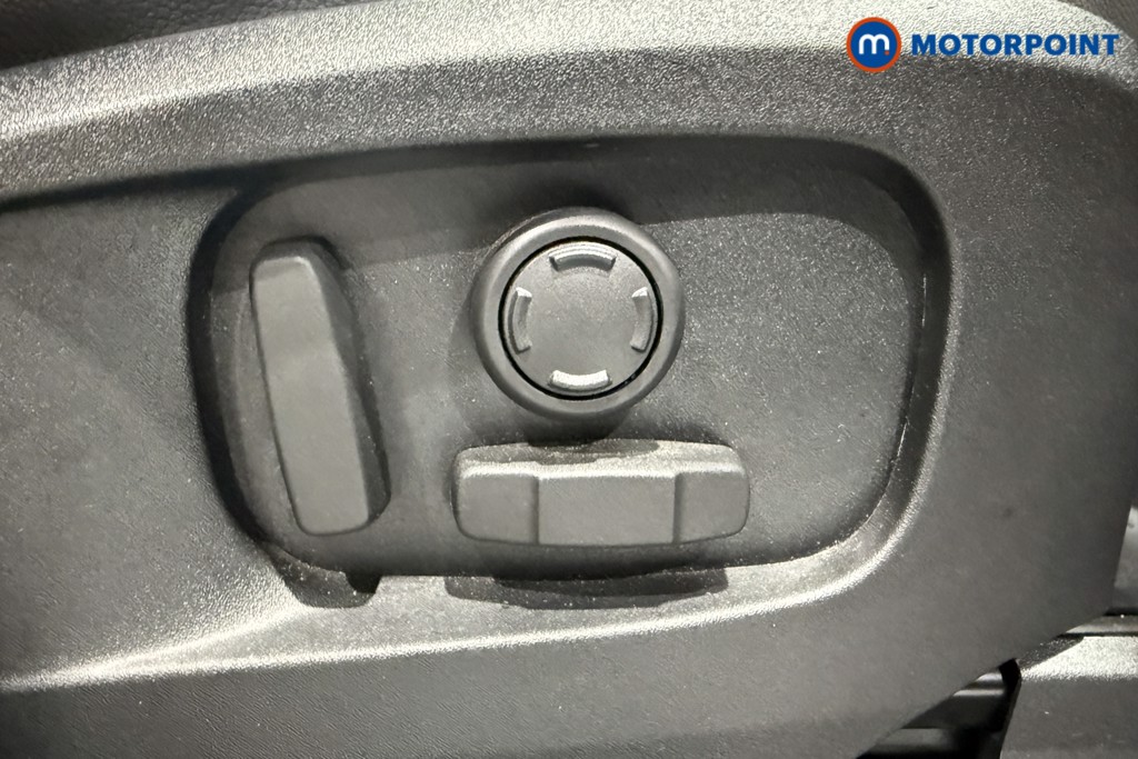 Land Rover Defender Xs Edition Automatic Petrol Plug-In Hybrid SUV - Stock Number (1647151) - 34th supplementary image