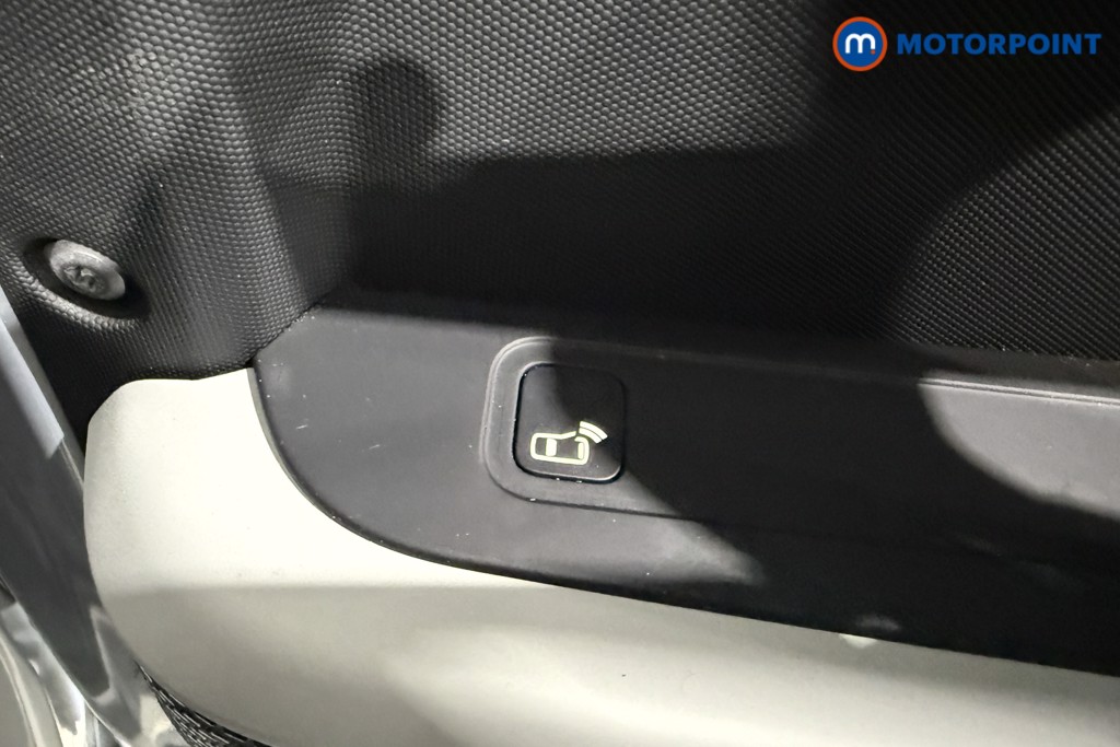Land Rover Defender Xs Edition Automatic Petrol Plug-In Hybrid SUV - Stock Number (1647151) - 41st supplementary image