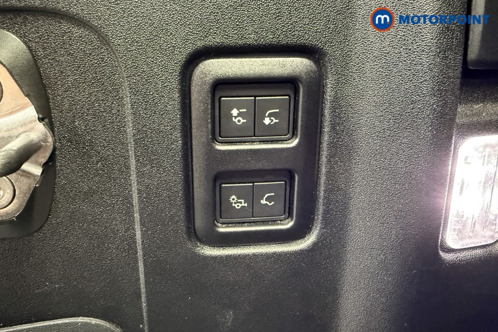Land Rover Defender Xs Edition Automatic Petrol Plug-In Hybrid SUV - Stock Number (1647151) - 44th supplementary image