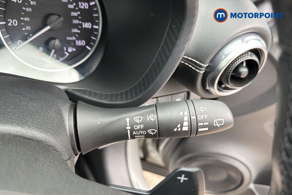 Nissan Juke N-Connecta Automatic Petrol SUV - Stock Number (1647919) - 6th supplementary image