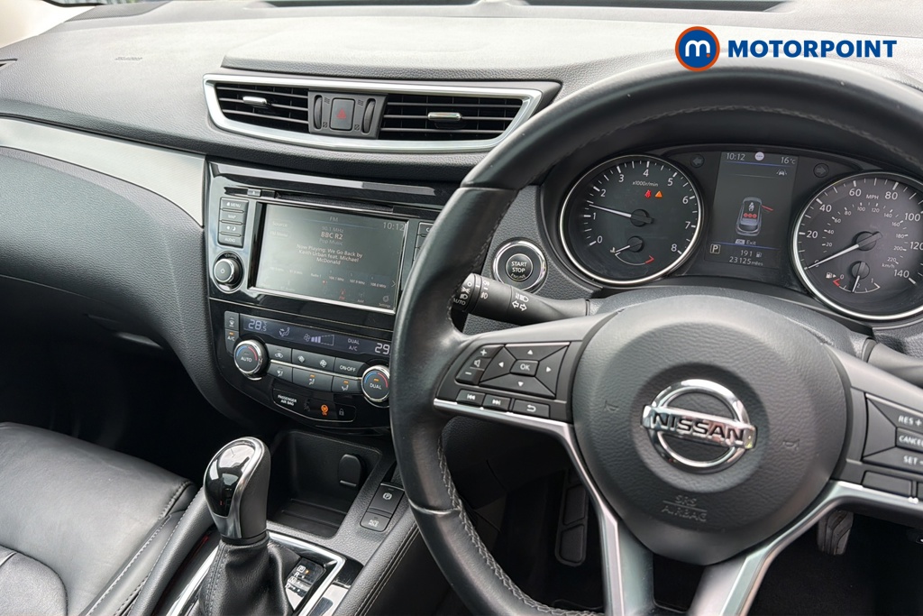 Nissan Qashqai N-Motion Automatic Petrol SUV - Stock Number (1648566) - 1st supplementary image