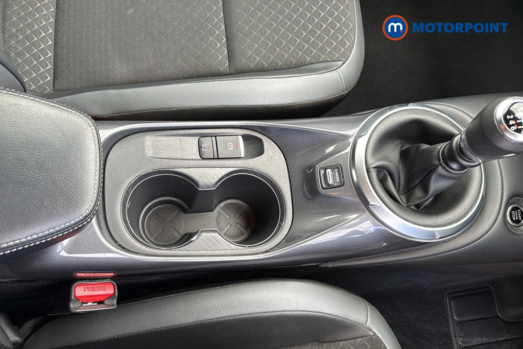 Nissan Juke N-Connecta Manual Petrol SUV - Stock Number (1649576) - 15th supplementary image