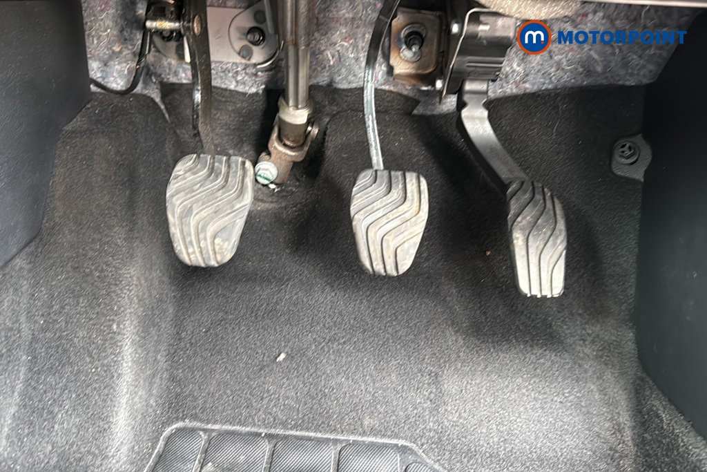 Nissan Juke N-Connecta Manual Petrol SUV - Stock Number (1649576) - 24th supplementary image