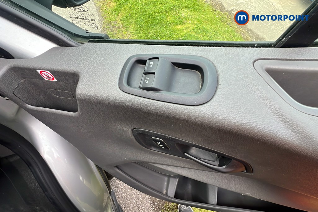 Ford Transit Limited Automatic Diesel Medium Roof Van - Stock Number (1619345) - 20th supplementary image