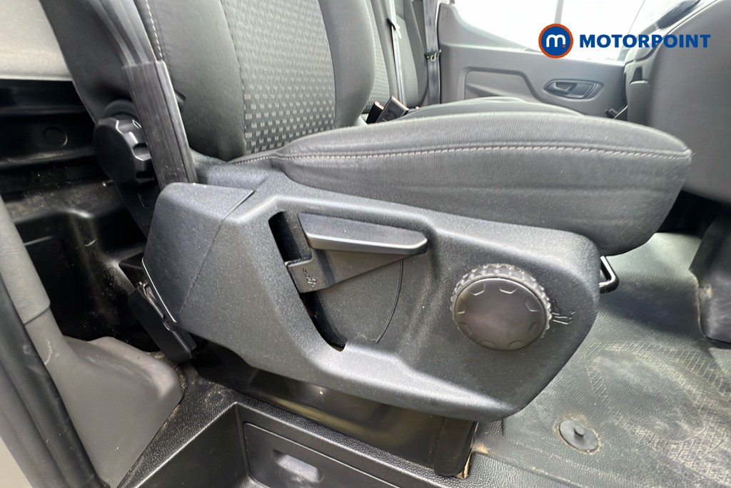 Ford Transit Limited Automatic Diesel Medium Roof Van - Stock Number (1619345) - 25th supplementary image