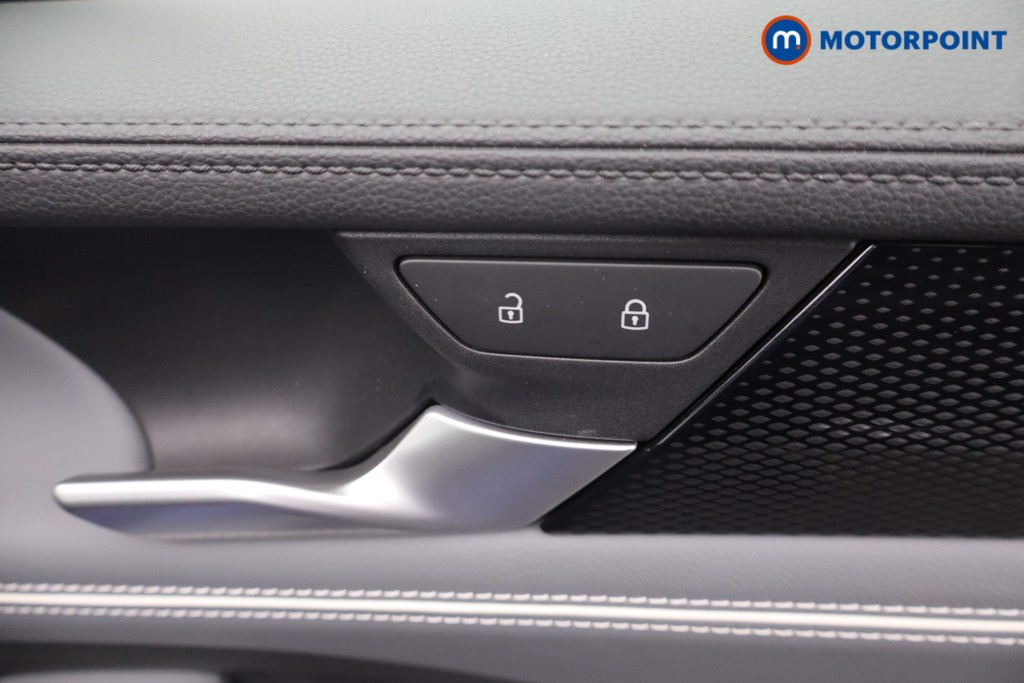 Volkswagen Passat Life Automatic Petrol Plug-In Hybrid Estate - Stock Number (1631415) - 11th supplementary image