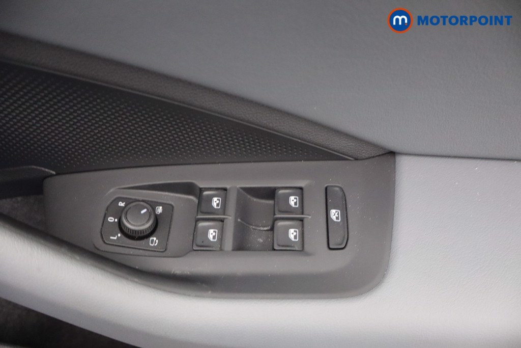 Volkswagen Passat Life Automatic Petrol Plug-In Hybrid Estate - Stock Number (1631415) - 12th supplementary image