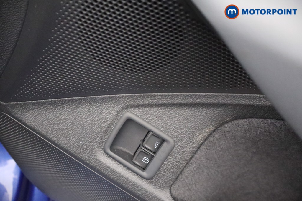 Volkswagen Passat Life Automatic Petrol Plug-In Hybrid Estate - Stock Number (1631415) - 13th supplementary image