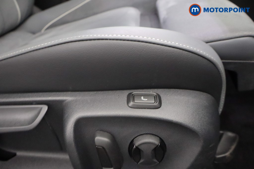 Volkswagen Passat Life Automatic Petrol Plug-In Hybrid Estate - Stock Number (1631415) - 15th supplementary image