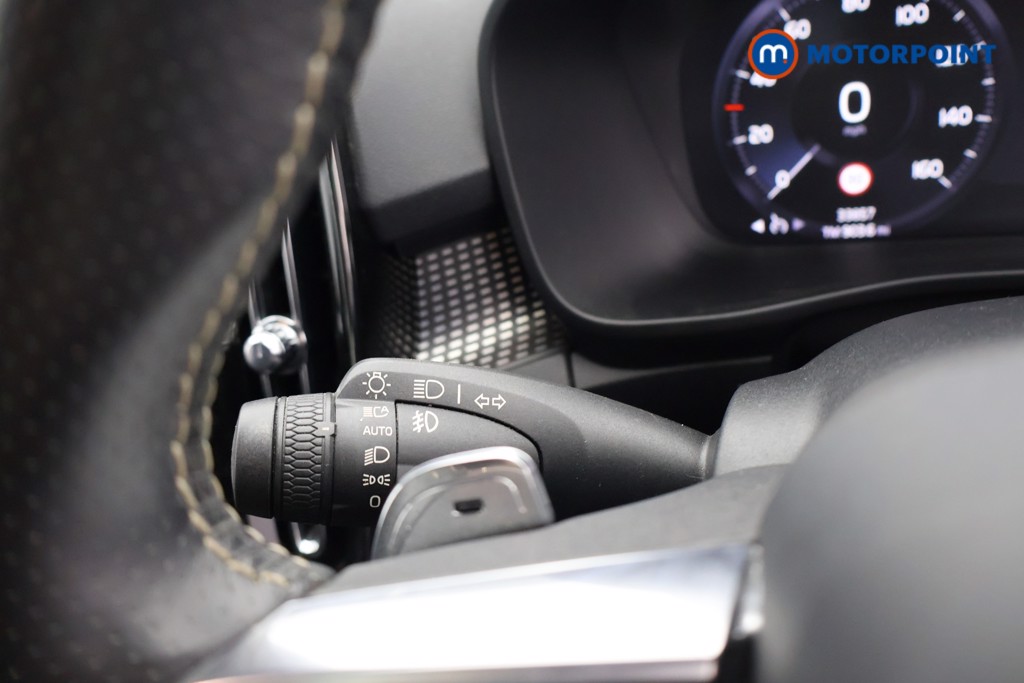 Volvo Xc40 R Design Pro Automatic Petrol SUV - Stock Number (1645295) - 5th supplementary image