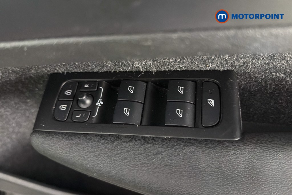 Volvo Xc40 R Design Manual Petrol SUV - Stock Number (1645607) - 20th supplementary image
