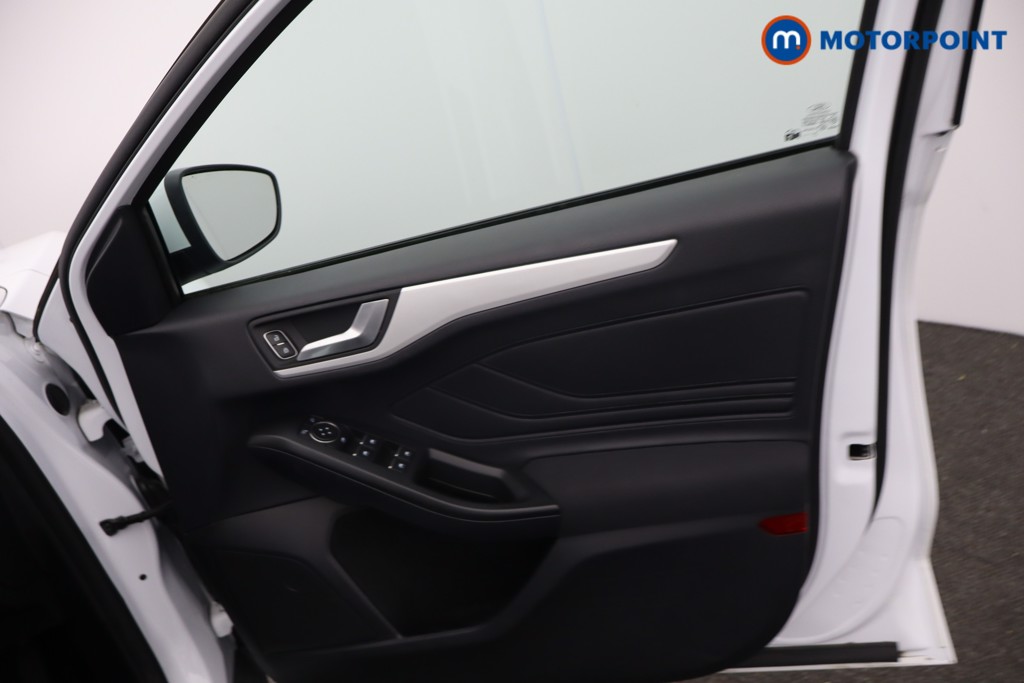 Ford Focus Zetec Manual Petrol Hatchback - Stock Number (1646344) - 10th supplementary image