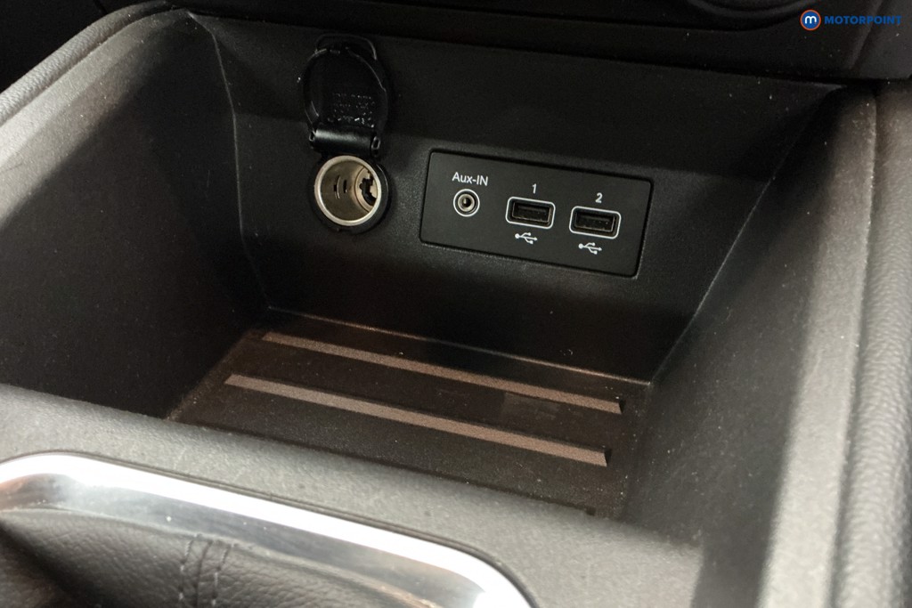 Renault Clio Iconic Manual Petrol Hatchback - Stock Number (1646600) - 16th supplementary image