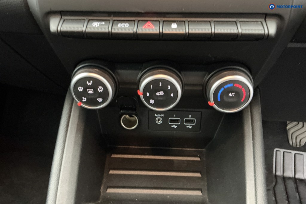 Renault Clio Iconic Manual Petrol Hatchback - Stock Number (1646600) - 17th supplementary image