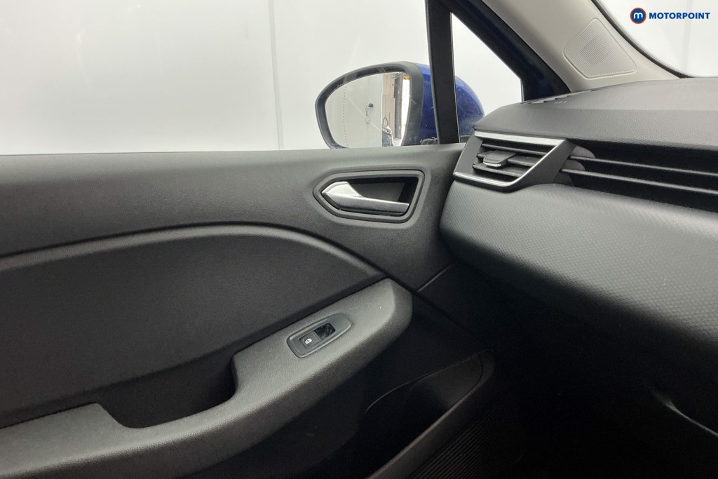 Renault Clio Iconic Manual Petrol Hatchback - Stock Number (1646600) - 19th supplementary image