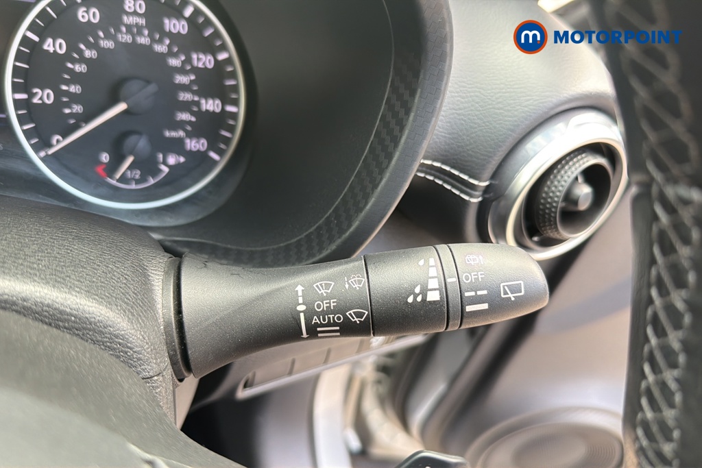 Nissan Juke N-Connecta Automatic Petrol SUV - Stock Number (1647924) - 6th supplementary image
