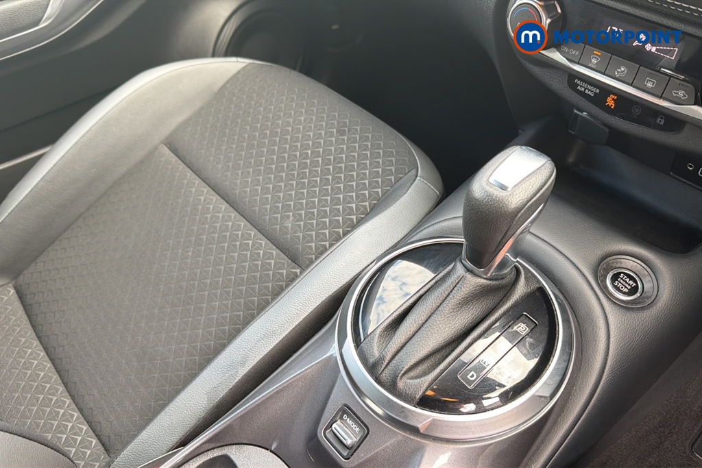 Nissan Juke N-Connecta Automatic Petrol SUV - Stock Number (1647924) - 15th supplementary image