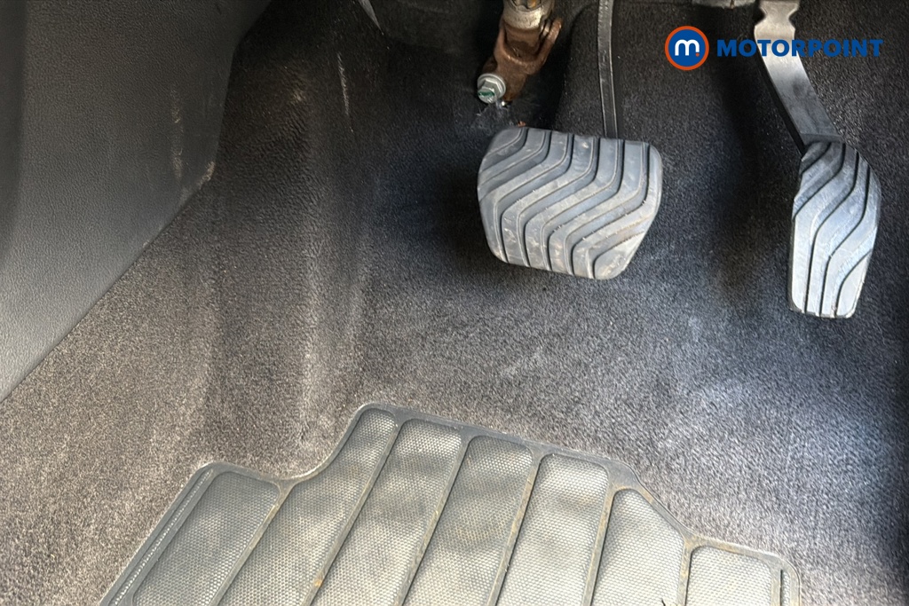 Nissan Juke N-Connecta Automatic Petrol SUV - Stock Number (1647924) - 24th supplementary image