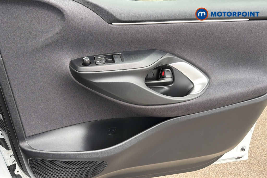 Toyota Yaris Icon Automatic Petrol-Electric Hybrid Hatchback - Stock Number (1648851) - 18th supplementary image