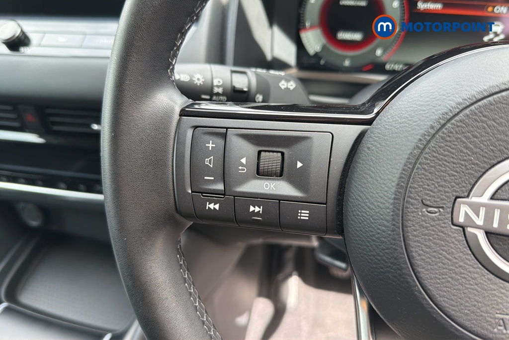 Nissan Qashqai N-Connecta Manual Petrol SUV - Stock Number (1649987) - 4th supplementary image