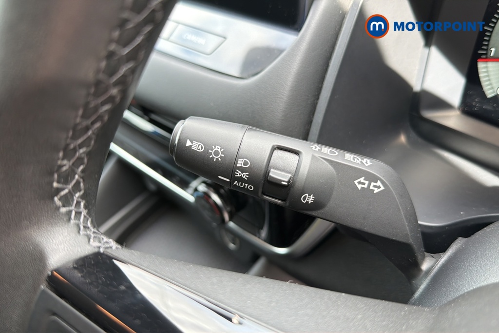 Nissan Qashqai N-Connecta Manual Petrol SUV - Stock Number (1649987) - 5th supplementary image