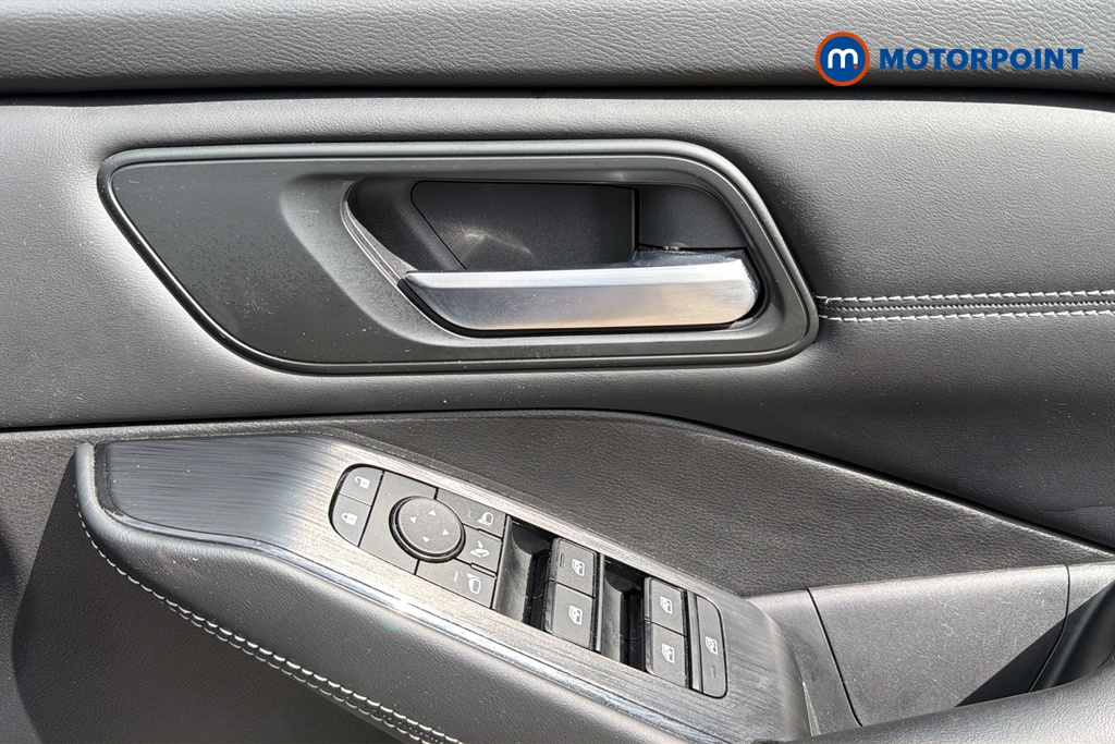 Nissan Qashqai N-Connecta Manual Petrol SUV - Stock Number (1649987) - 19th supplementary image