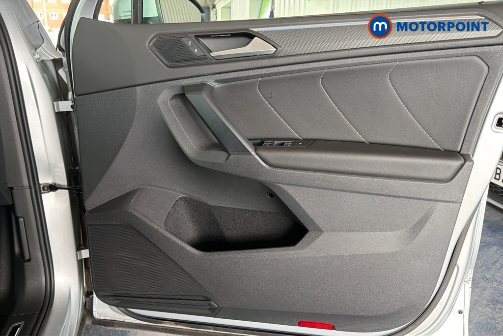 Volkswagen Tiguan R-Line Edition Automatic Petrol SUV - Stock Number (1650061) - 18th supplementary image