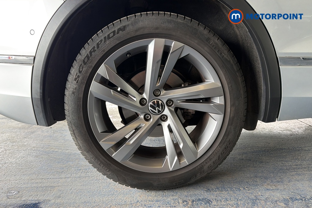 Volkswagen Tiguan R-Line Edition Automatic Petrol SUV - Stock Number (1650061) - 46th supplementary image
