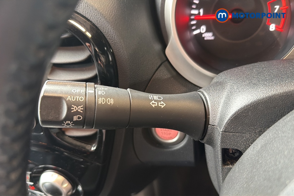 Nissan Juke N-Connecta Automatic Petrol SUV - Stock Number (1646592) - 5th supplementary image
