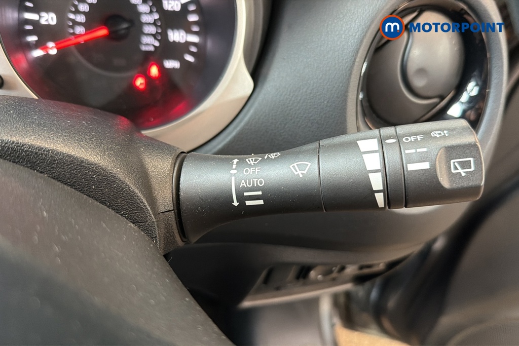 Nissan Juke N-Connecta Automatic Petrol SUV - Stock Number (1646592) - 6th supplementary image
