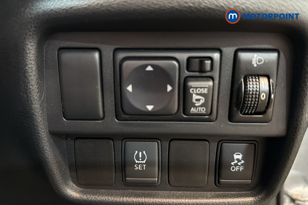 Nissan Juke N-Connecta Automatic Petrol SUV - Stock Number (1646592) - 11th supplementary image