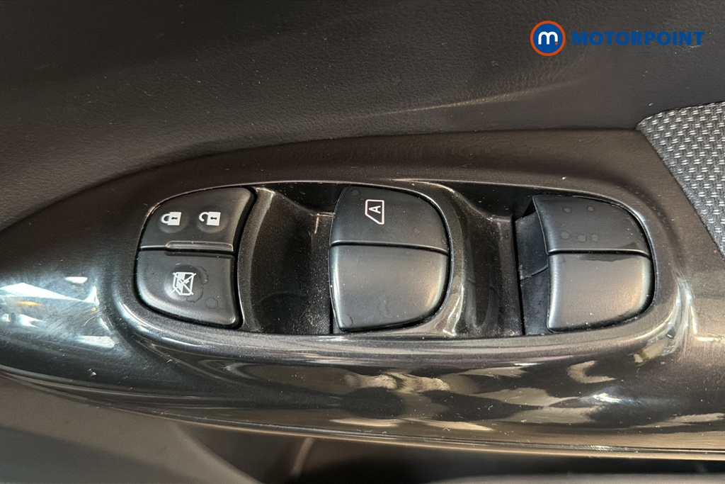 Nissan Juke N-Connecta Automatic Petrol SUV - Stock Number (1646592) - 19th supplementary image