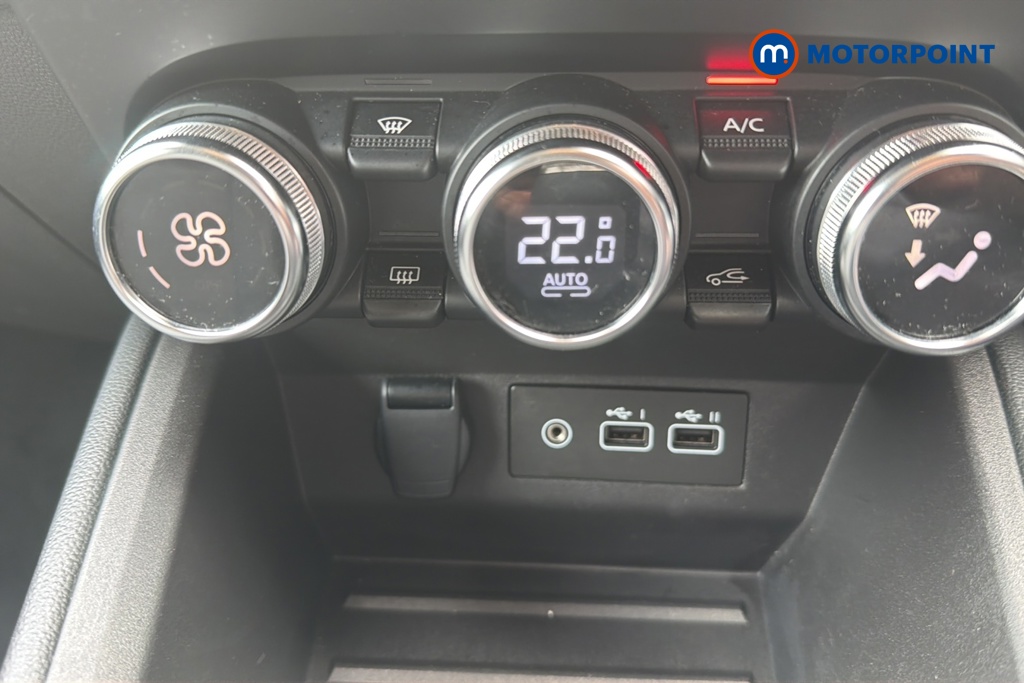 Renault Clio Evolution Manual Petrol Hatchback - Stock Number (1647930) - 12th supplementary image