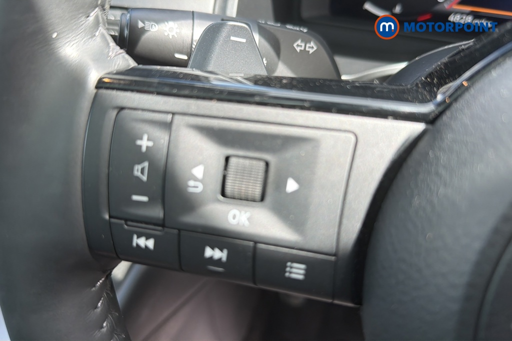 Nissan Qashqai N-Connecta Automatic Petrol SUV - Stock Number (1650861) - 4th supplementary image