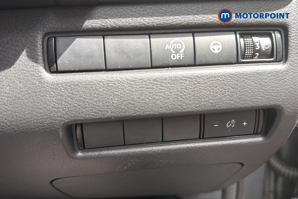 Nissan Qashqai N-Connecta Automatic Petrol SUV - Stock Number (1650861) - 11th supplementary image