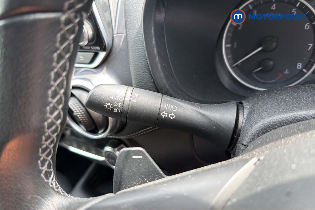 Nissan Juke N-Connecta Automatic Petrol SUV - Stock Number (1647928) - 5th supplementary image