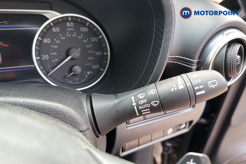Nissan Juke N-Connecta Automatic Petrol SUV - Stock Number (1647928) - 6th supplementary image